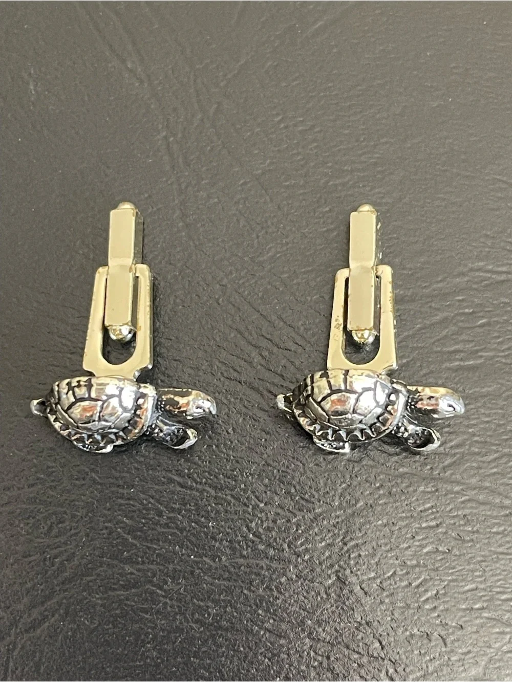 Vintage silver tone Turtle cuff links.